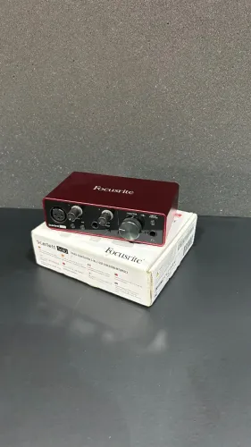 Interface de Áudio Focusrite Solo 3I3