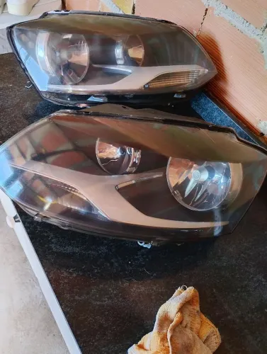 Vendo um par de farol do spacfox 2012