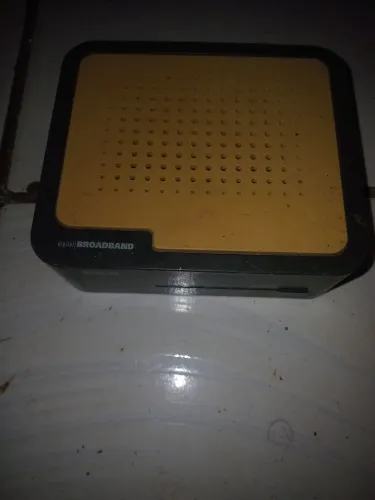 um modem de cabo RCA Thomson Digital Broadband, comumente identificado como modelo DCM425.