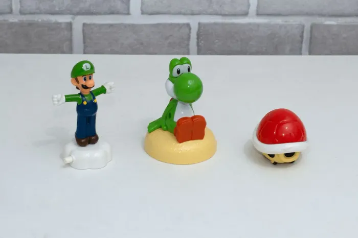 kit com 3 brinquedos Mario Bross McDonalds