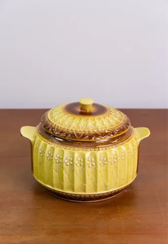 Sopeira / Terrina Vintage em Cerâmica com Tampa - Floral em Relevo