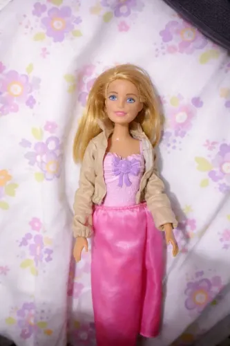 boneca barbie saia rosa