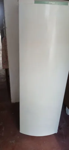 Vendo uma geladeira Consul palito gelando bem