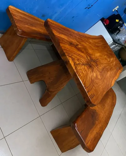 Mesa rústica de 1,50 por 85 apenas 1.000.
