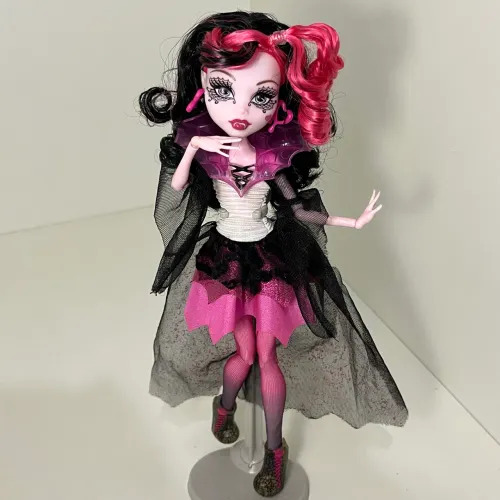 DESCRIÇÃO | Draculaura Ghouls Rule | Boneca Monster High