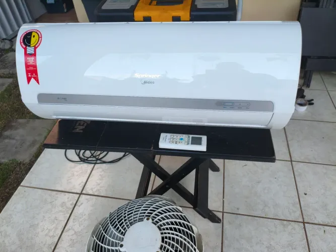 Ar condicionado Midea 9000 BTUs .