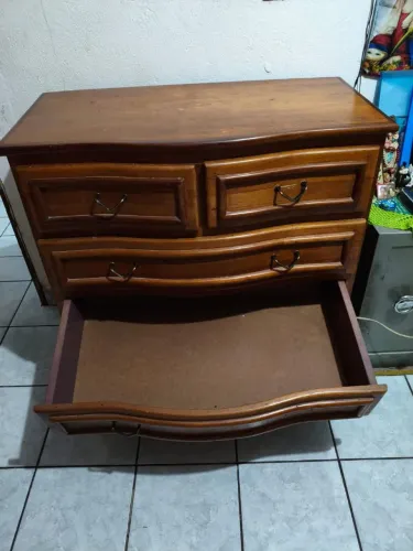Cômoda de madeira 