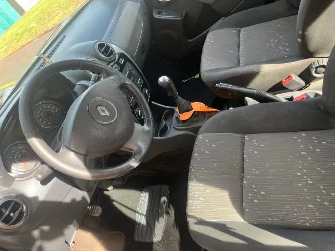 Renault Logan Expression Hi-flex 1.6 8V 4P 2013