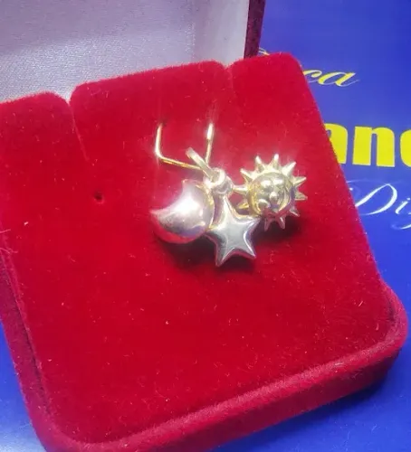 Pingente Sol Lua Estrela 3 Cores de Ouro 18 Kilates 10 mm Peso 1.88 Gramas                