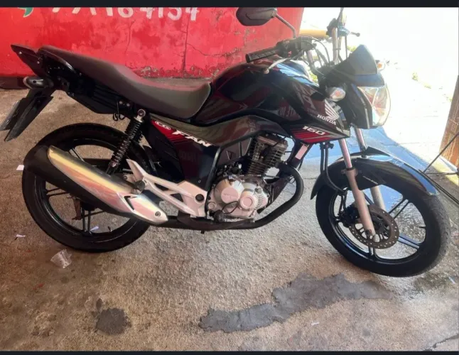 Moto muita nova, sou o segundo dono, está em perfeito estado