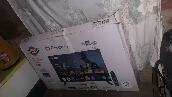 Tv smart 32 polegadas na caixa tv com 1 mês apenas de uso
