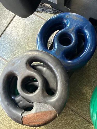 Anilha emborrachada usada 2kg - R$ 20 cada