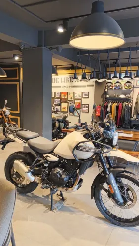 Himalayan 450 / Kaza Brown - Letícia 