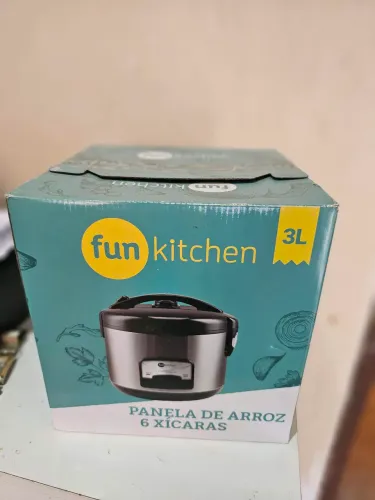 Panela de arroz 6 xícaras NOVA nunca usada