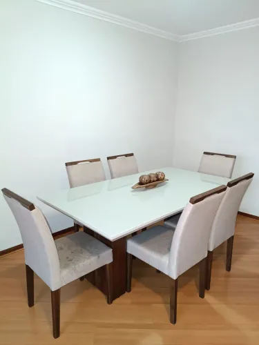 Mesa de jantar 1,8m e 6 cadeiras