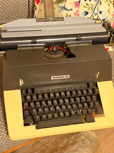 Máquina de escrever Remington 150 em ótimo estado 