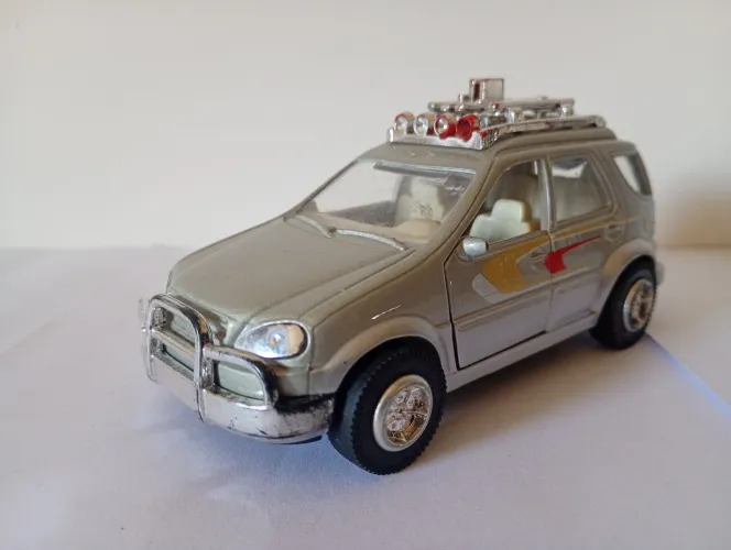 Miniatura - Mercedes ML Anos 90