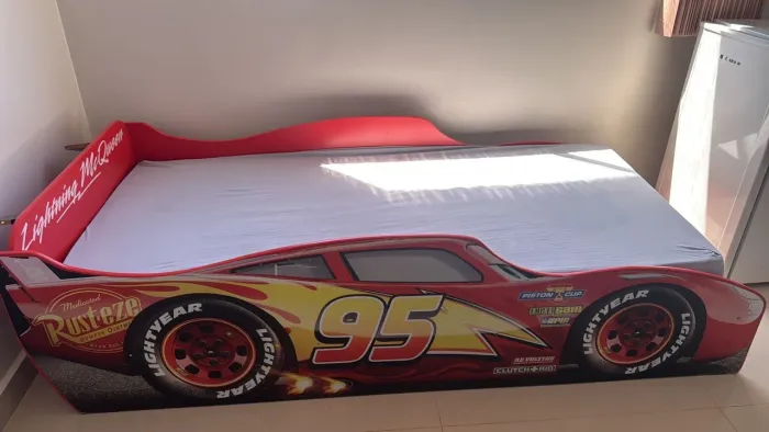 VENDO cama infantil temática. Acompanha Colchão novinho.