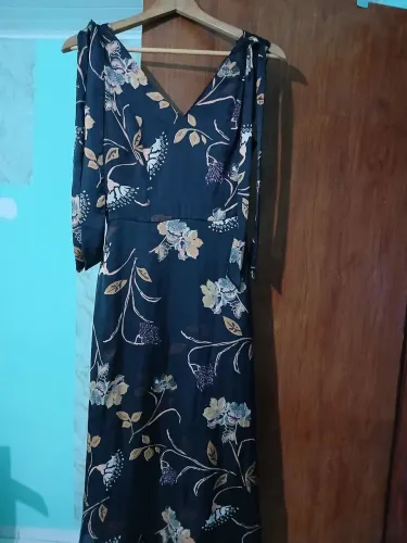 VESTIDO DE SEDA SEMI NOVO