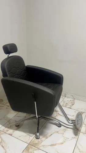 Cadeira para salão reclinável - R$ 1.600,00