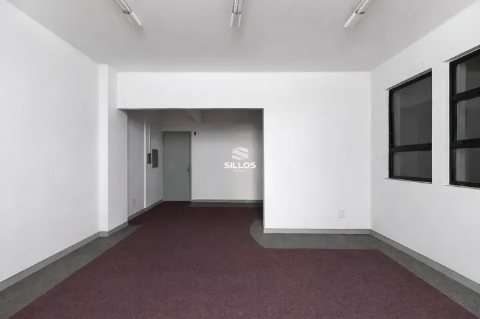 Sala comercial com 130,87 m² para alugar no Centro de Curitiba