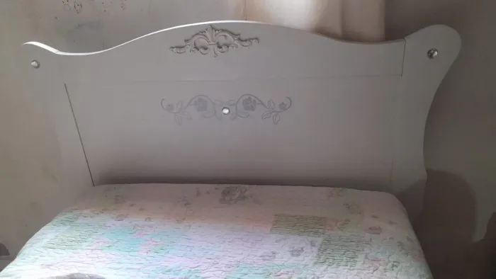 Cama e colchão infantil usados em ótimo estado