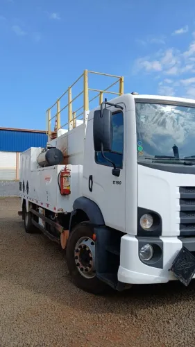 VW 17.190 ROBUST 4X2 PBT 16TON 186CV TQ CB IMPACTO COMBOIO EXITUS 6.000L