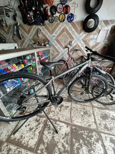 Bicicleta Bike Aro 29 Ksw Xlt100 21 Velocidades Marcha Aero Alumínio Freio a disco Suspens