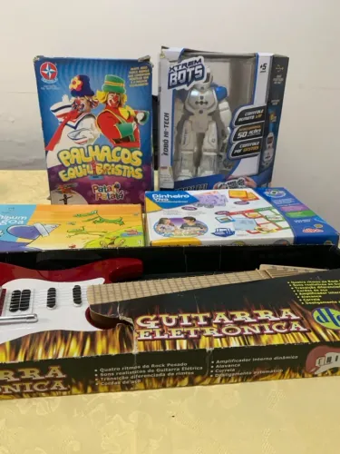 Lote de Jogos e Brinquedos - Robô Xtrem Bots + Jogos