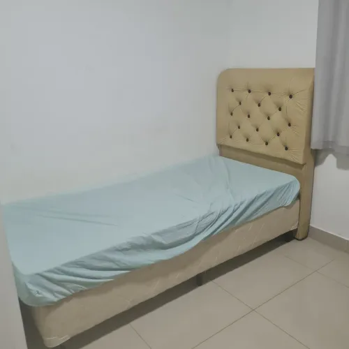Cama de solteiro+cabeceira cochoada 
