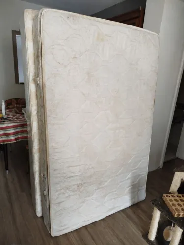 VENDO CAMA COM POUQUÍSSIMO USO
