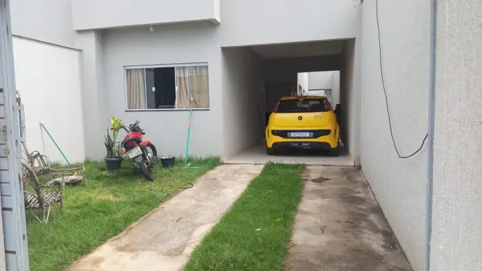 casa 4 uma suite ( Senador Canedo)