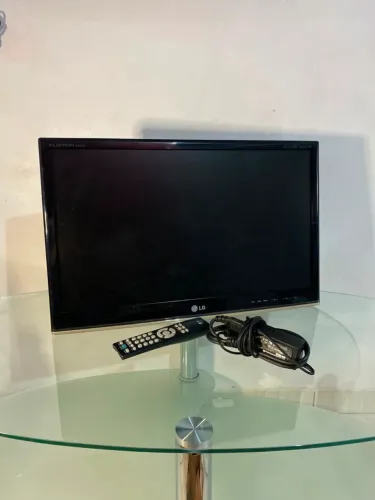 TV Monitor Completa com Suporte Teto