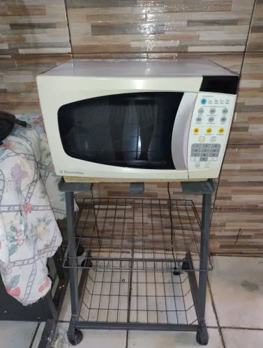 Microondas Eletrolux já com nessa de ferro
