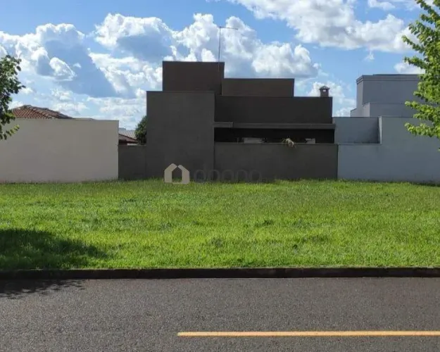 Lote Residencial de 300m² no Condomínio Estância dos Ipês, Uberaba - Venda