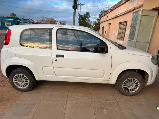 Fiat Uno Vivace 1.0 EVO Fire Flex 8V 3P 2013