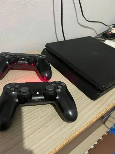 Ps4 slim 1 terá 