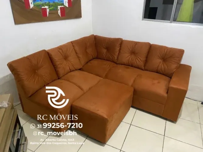Sofá Sandero de Canto com Puff - Conforto e Aproveitamento de Espaço