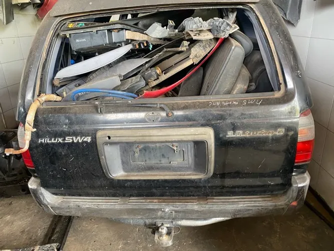Moudura tampa traseira  da Hilux sw4 