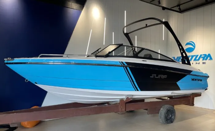 Lancha Ventura V220 surf 2026| 22 pés, Wakeboard - Zero Ñ Focker Nx Phantom NHD Triton