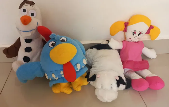 Lote de Pelúcias - Olaf, Galinha Pintadinha, Vaquinhae Boneca