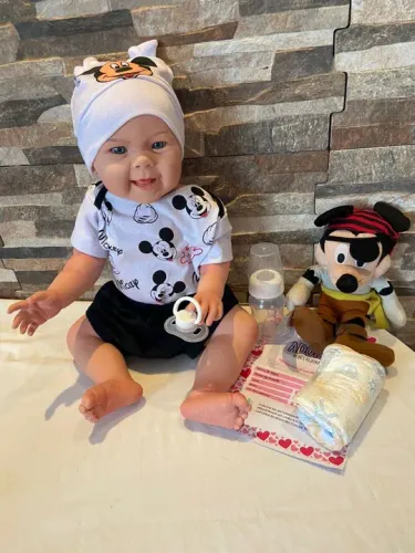 Bebê reborn menino corpo em silicone - aceito cartão