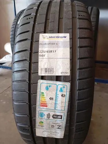 Pneu Michelin 225/45R17 piloto sport 5