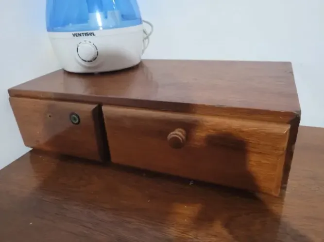 Console de parede suspenso em madeira maciça de imbuia. 