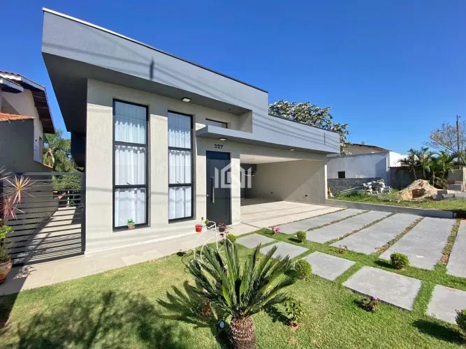 Casa térrea à venda no condomínio Villa Rica.