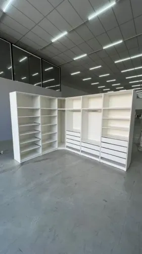 CLOSET PRATELEIRA + SAPATEIRA + CANTO CABIDEIRO E CABIDEIROS MDF 