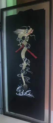 Vendo Kimono original importado japones com dragão bordado - enquadrado em vidro