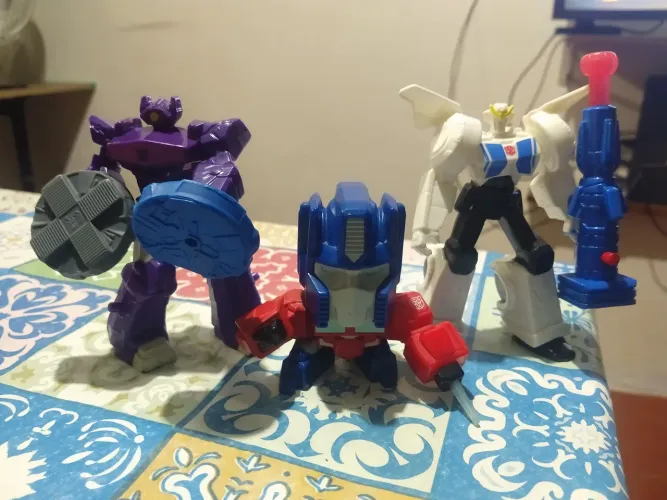 3 Bonecos figuras de ação Transformers 