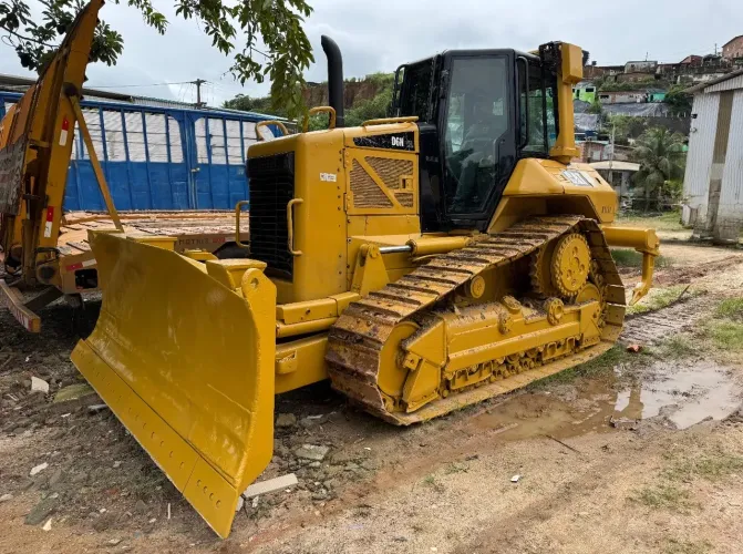 Trator de Esteira Caterpillar D6N XL ano 2013 com 11.740 horas, no Pernambuco
