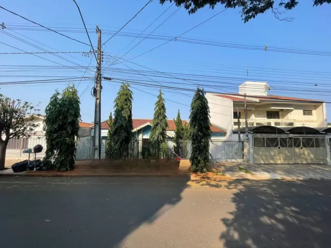 Seu novo lar espera por você! Com Edícula, Piscina e Escritório no Coração da Cidade